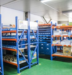 五金倉(cāng)庫(kù)